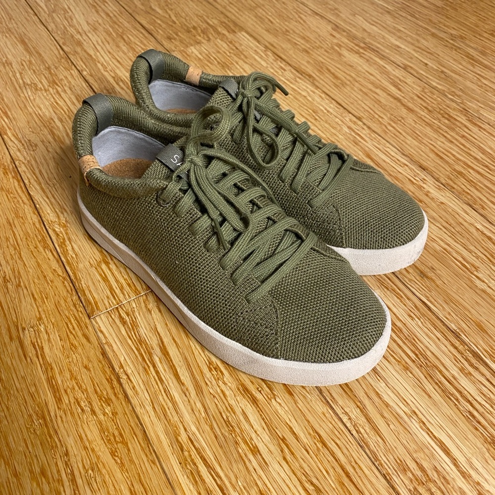 SAOLA Sustainable Stylish Green Sneakers
